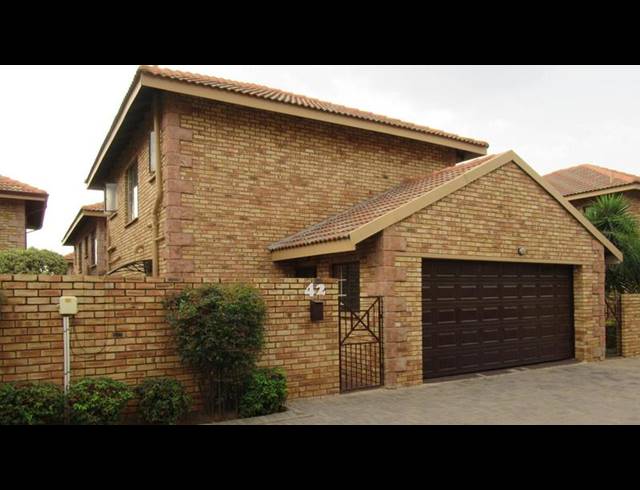 3 BEDROOM TOWNHOUSE FOR SALE IN WILLOWBROOK